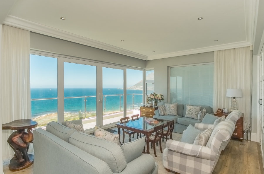 7 Bedroom Property for Sale in Cairnside Western Cape